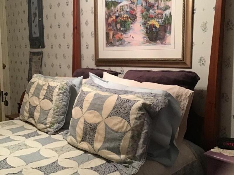 Brookview Manor Bed & Breakfast