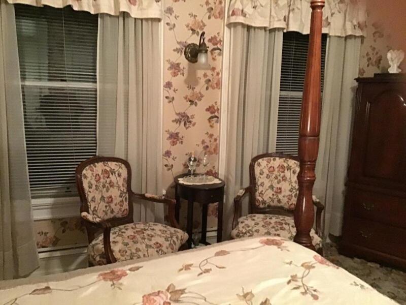 Brookview Manor Bed & Breakfast Canadensis