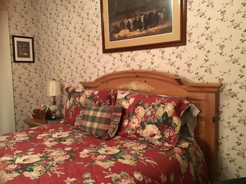 Brookview Manor Bed & Breakfast 3*