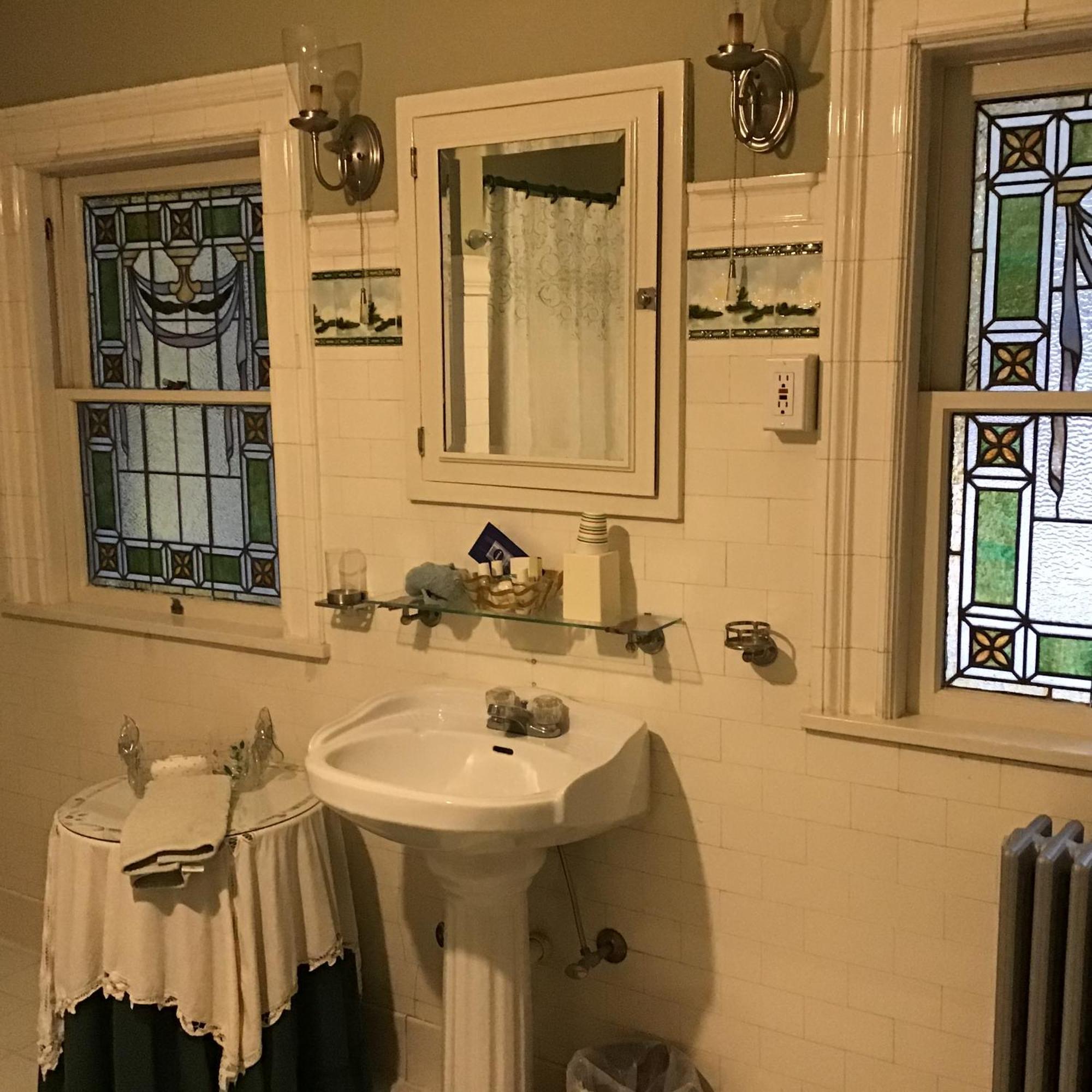 Brookview Manor Bed & Breakfast 3*