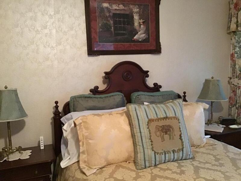Brookview Manor 3*