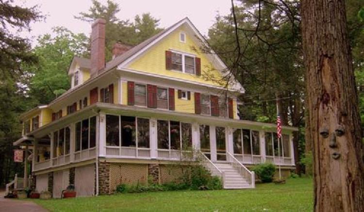 Brookview Manor Bed & Breakfast 3*