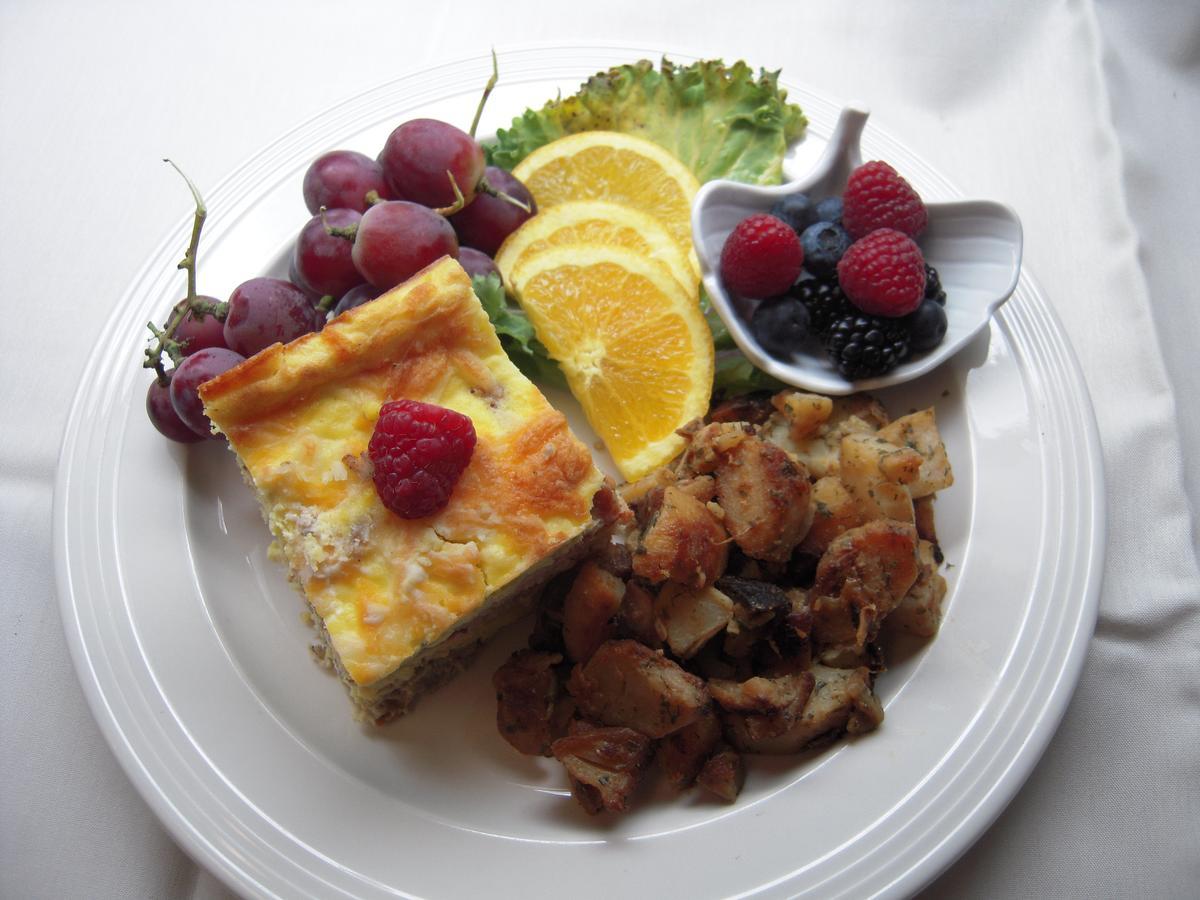 Brookview Manor Bed & Breakfast 3*