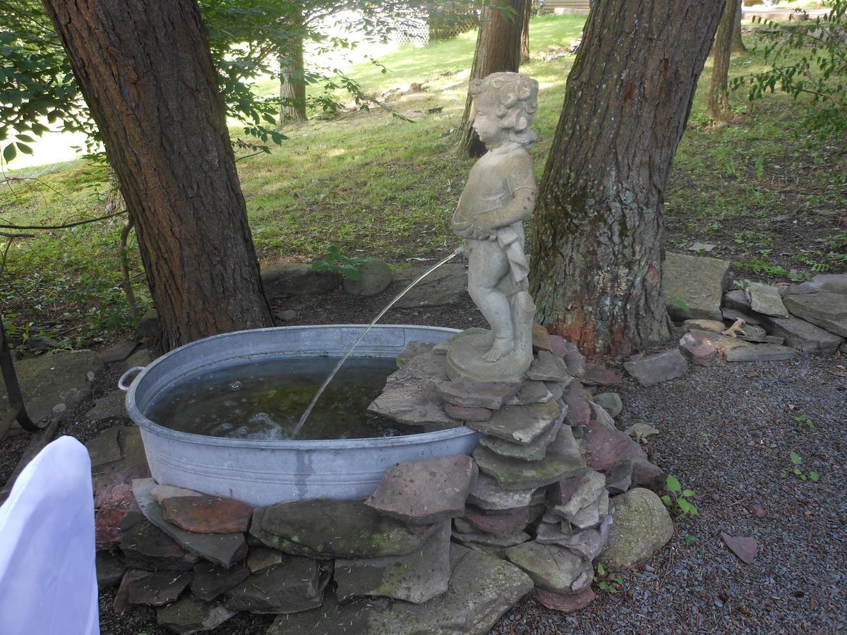 Brookview Manor Bed & Breakfast Canadensis