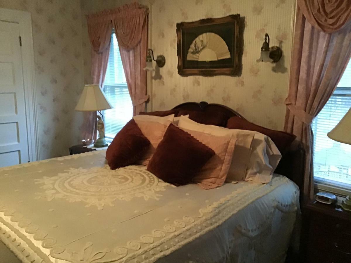 Brookview Manor Bed & Breakfast Canadensis