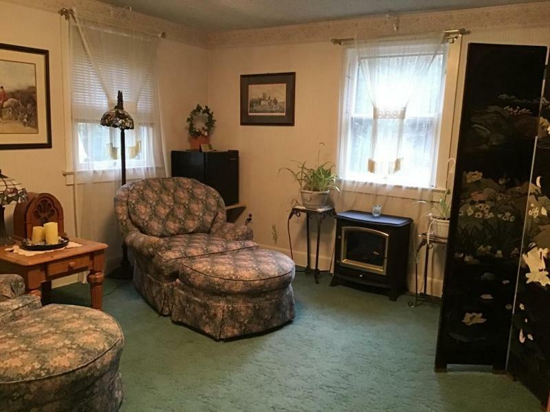 Brookview Manor Bed & Breakfast 3*
