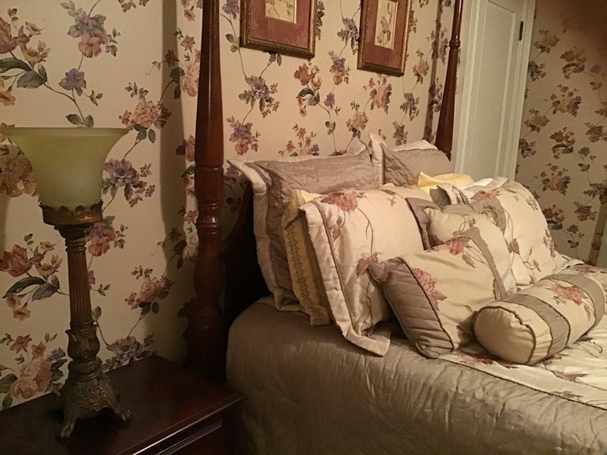 Brookview Manor Bed & Breakfast