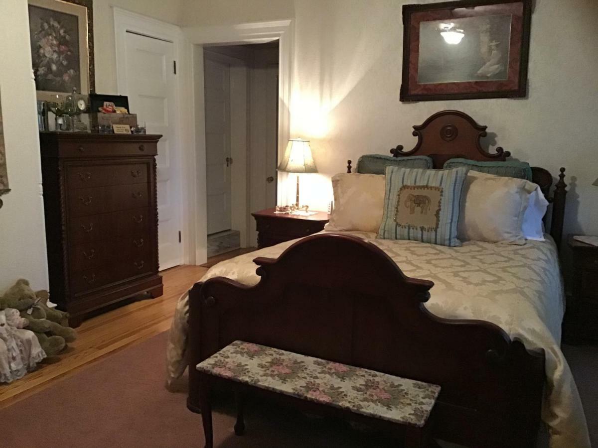 Brookview Manor Bed & Breakfast